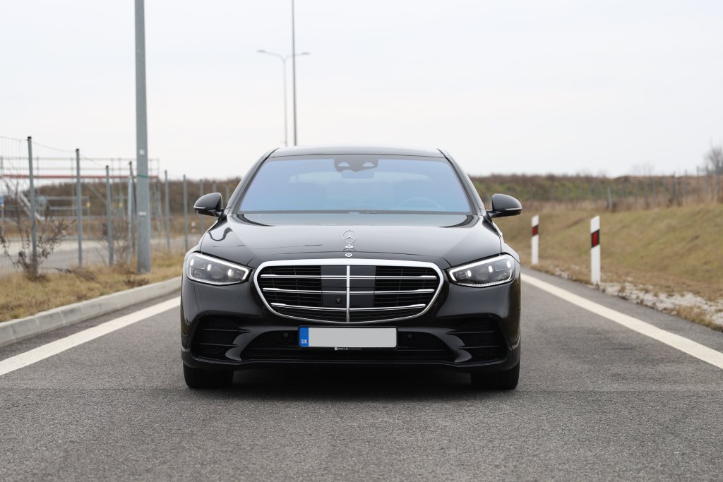 Prenájom Mercedes S400d – luxusný sedan s výkonom, komfortom a modernými technológiami od DreamCars